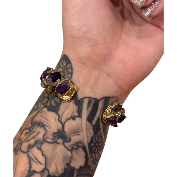 ✨ Raw Amethyst & Gold Tone Crystal Statement Cuff Bracelet ✨ - Picture 3 of 5